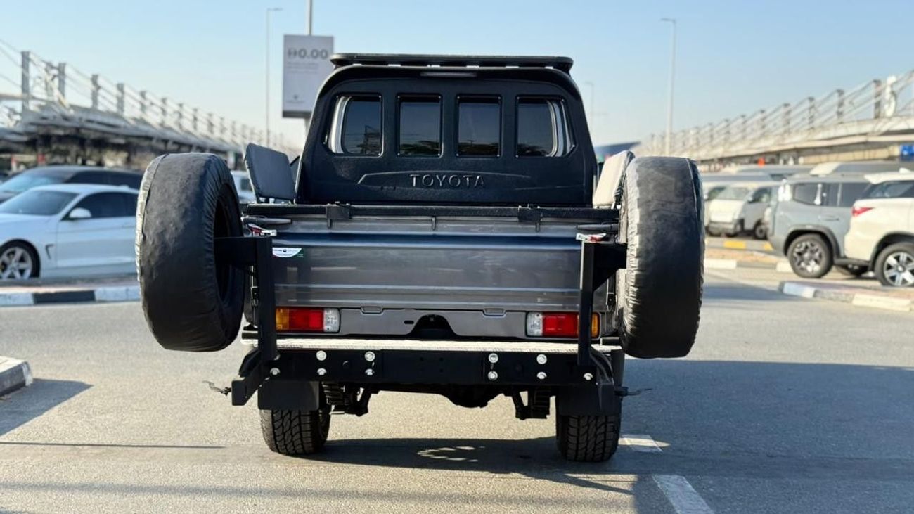 تويوتا لاند كروزر بيك آب -