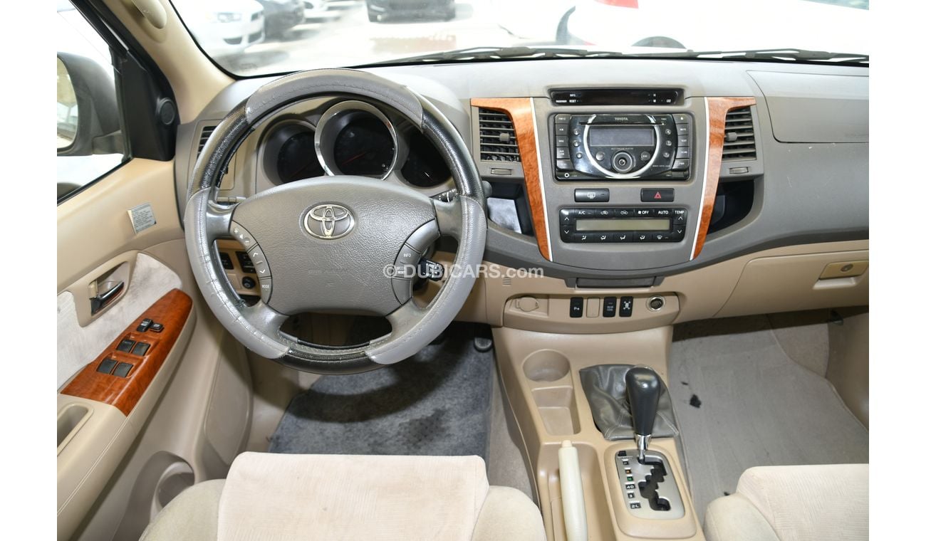 Toyota Fortuner 2011 WHITE NO PAIN NO ACCIDENT PERFECT