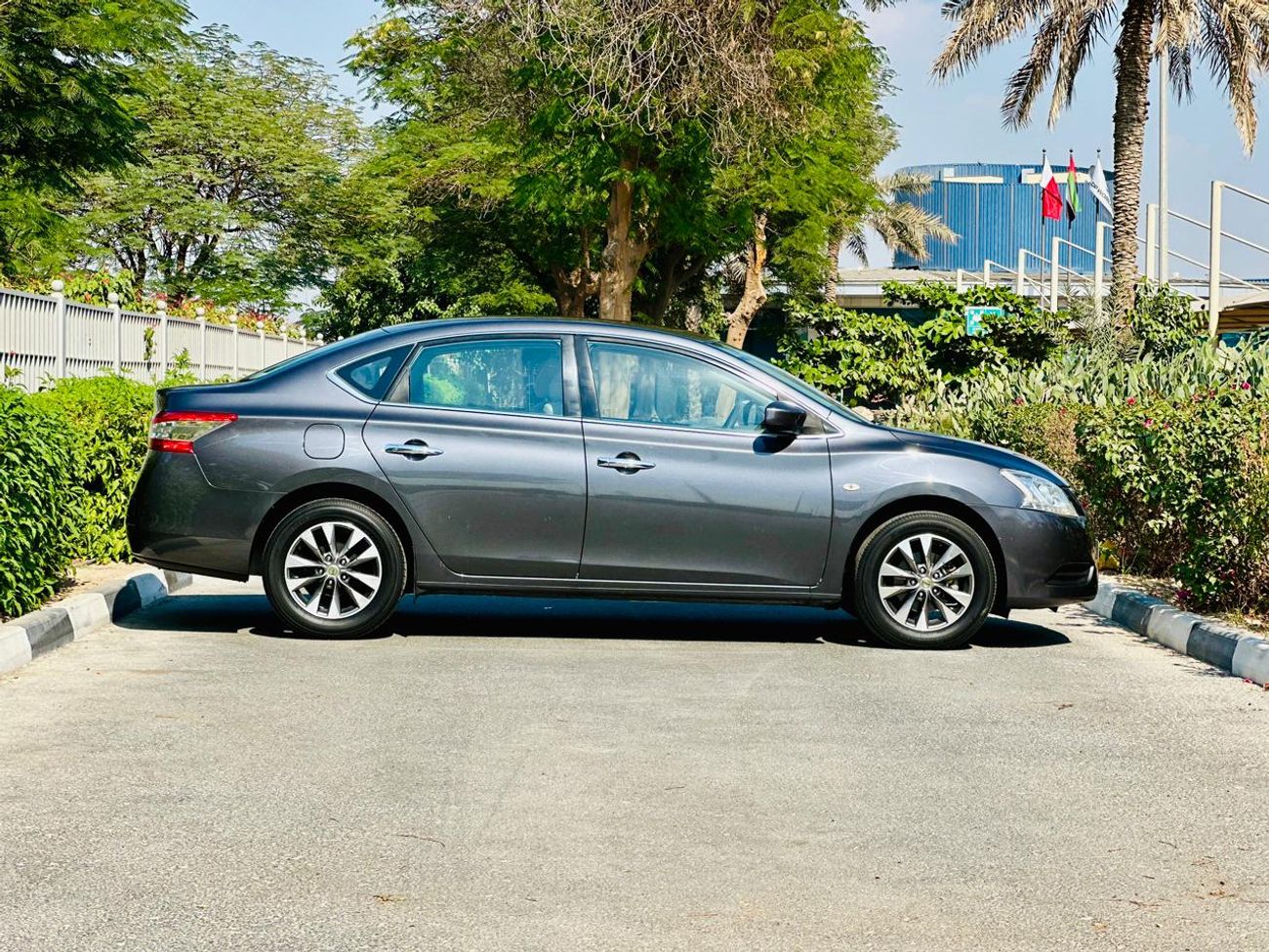 نيسان سنترا LE 1.6L