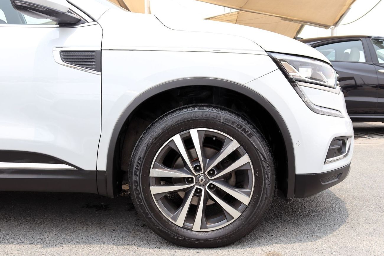 رينو كوليوس LE خالية من الحوادث - خليجي - فل اوبشن - السيارة بحالة ممتازة من الداخل والخارج