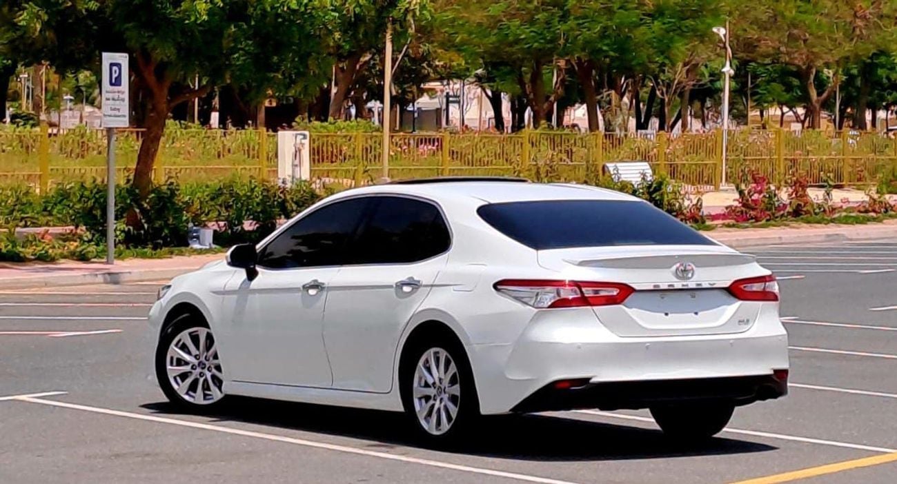 تويوتا كامري SE 2.5L (204 HP)