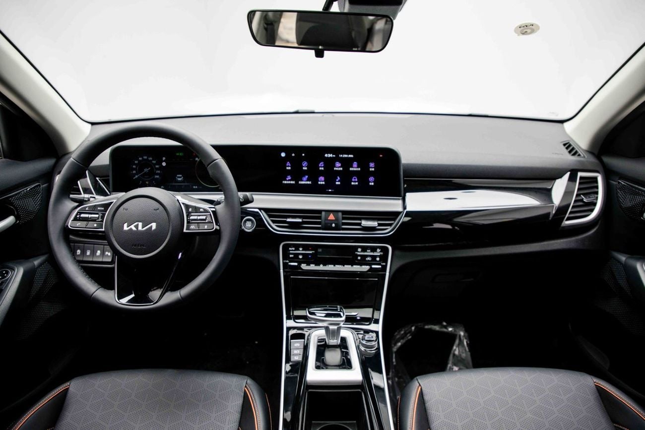 Kia Seltos PREMIUM 1.5L - White & Black Inside Black | Export Only