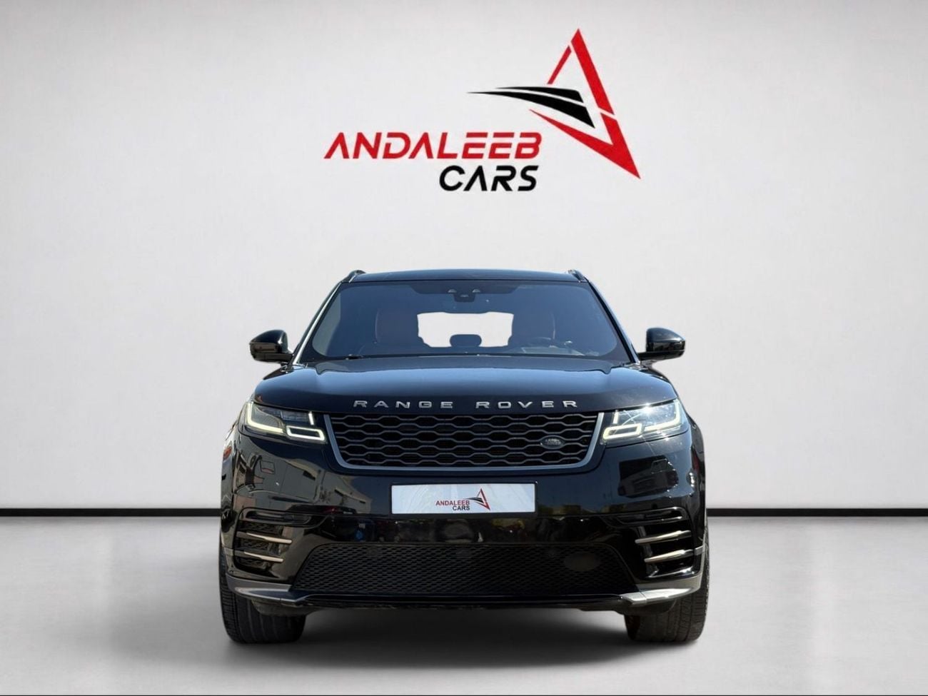 Land Rover Range Rover Velar P250 R-Dynamic SE 2.0L LUXURY R-DYNAMIC SE | RANGE ROVER VELAR P250 | PANORAMIC ROOF | 2.0L TURBO | 2019 GCC