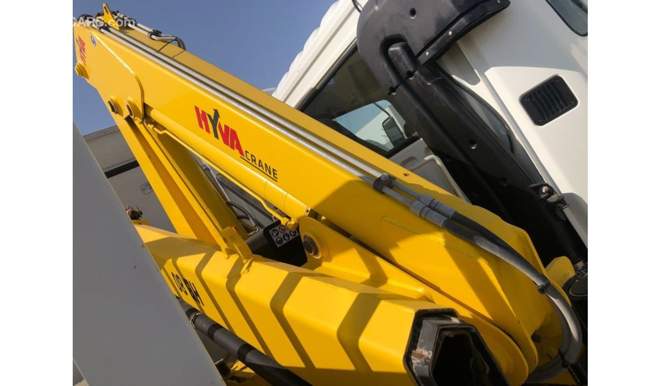 Mitsubishi Fuso Canter Mitsubishi Fuso 7 ton truck With 4 Ton Crane,model:2017. only done 15000 km