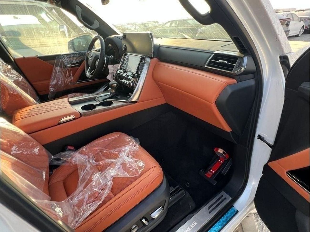 لكزس LX 600 VIP LAUNCH EDITION 3.5L VIP KURO 3.5L