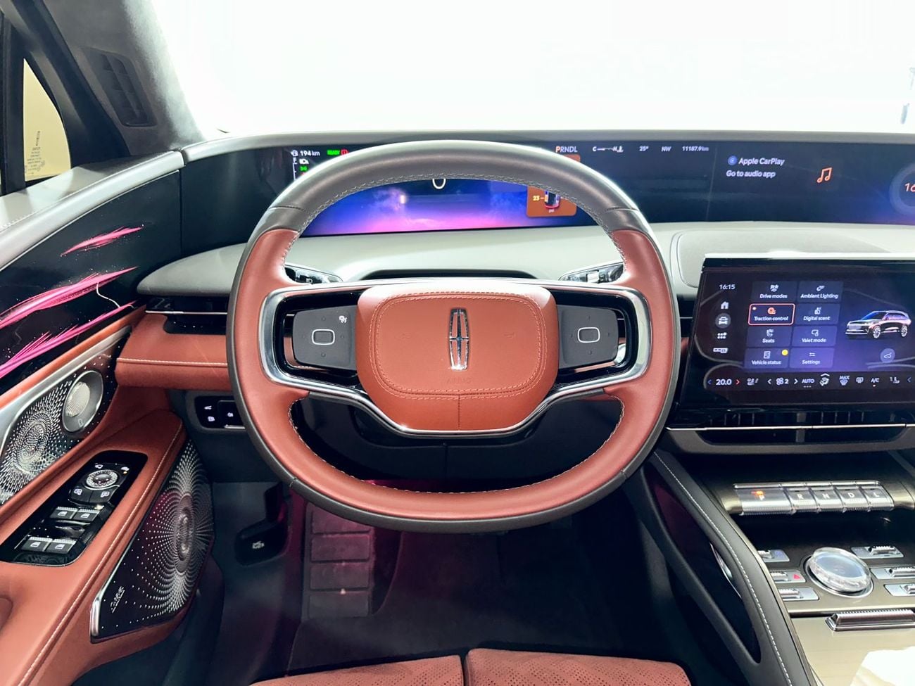 لينكولن ناوتيلوس NAU925H NAUTILUS PRESIDENTIAL 800A AWD 2.0L FHEV AT / FREE Insurance + Registration / AL TAYER MOTOR