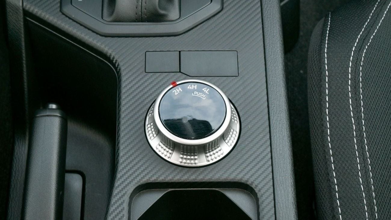 Mitsubishi L200 Brand New Mitsubishi L200 GLX 2025 Export 2.5L 4WD A/T Diesel|Silver/Black|L200-GLX-AT-25|