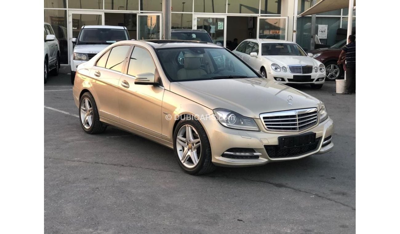مرسيدس بنز C 200 موديل 2012 خليجي فل مواصفات كراسي جلد ومثبت سرعه وتحكم كهربي كامل ونظام صوت ممتاز وكاميرا خلفيه ومدخ