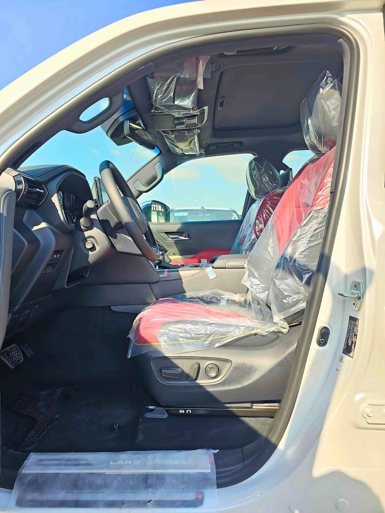 Toyota Land Cruiser VXR / FULL OPTION / 3.3L DIESEL / PWR SEATS / RADAR / JBL SPEAKERS (CODE # 69000)