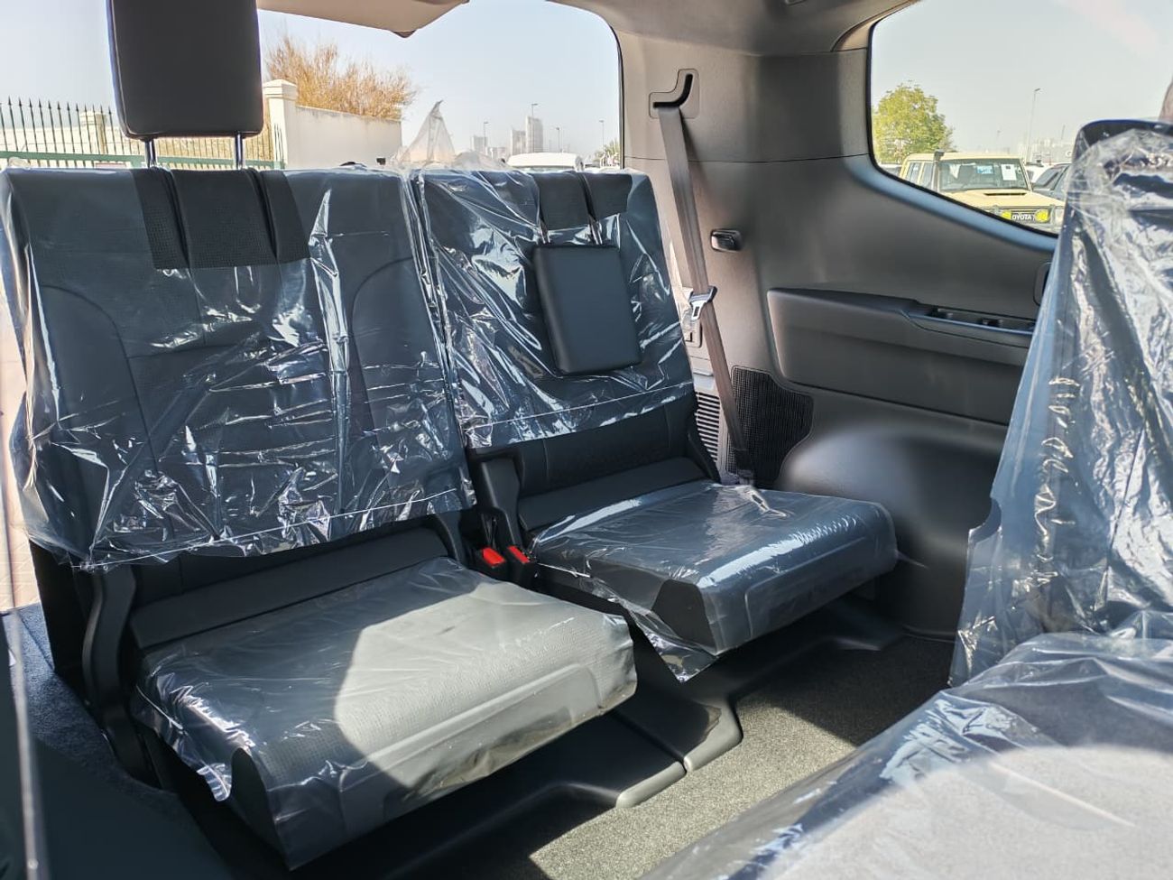 تويوتا لاند كروزر 2025 Toyota Land Cruiser LC300 VX (High-Option with Radar) 3.5L V6 Petrol A/T 4WD Export Only