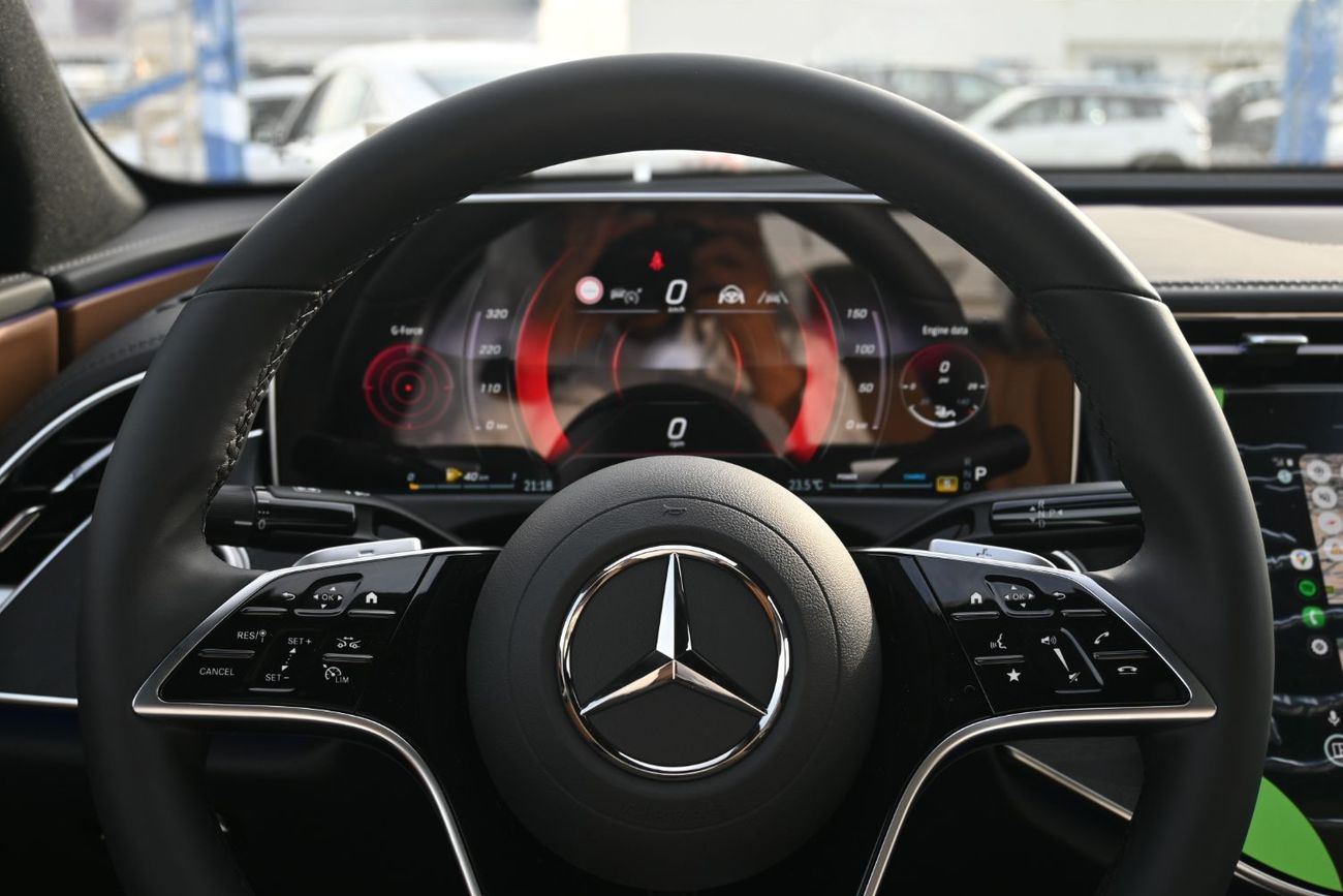 Mercedes-Benz E200 Mercedes-Benz E200 2.0L Turbo + Mild Hybrid Model 2026