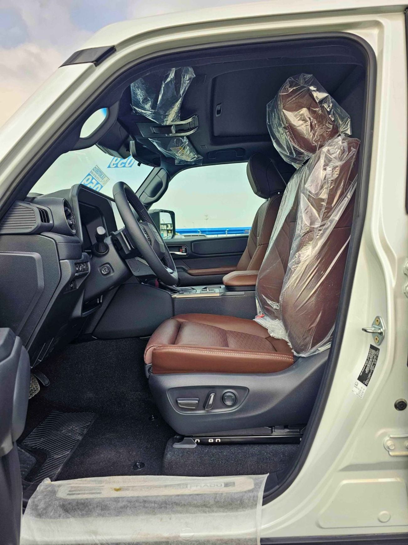 تويوتا برادو ADVENTURE TURBO / 2.4L V4 PETROL / RADAR / HEADUP DISPLAY / 360* CAMERA WITH PWR SEATS / (CODE#PPADV