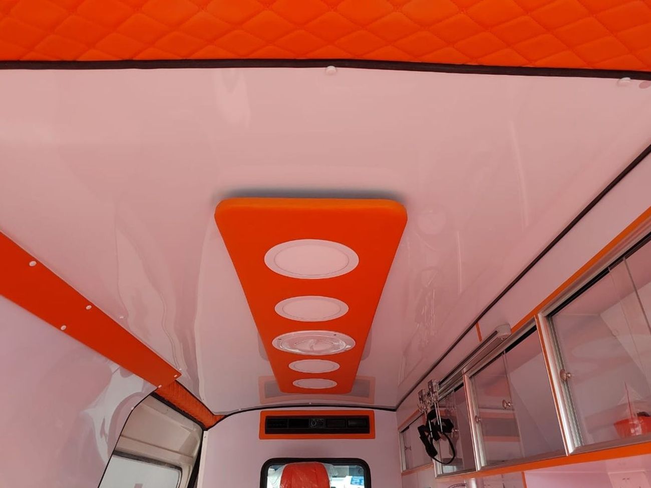 Toyota Hiace TOYOTA HIACE VAN AMBULANCE RHD 2020 MODEL 2.8 L DIESEL AUTOMATIC(PM04938)