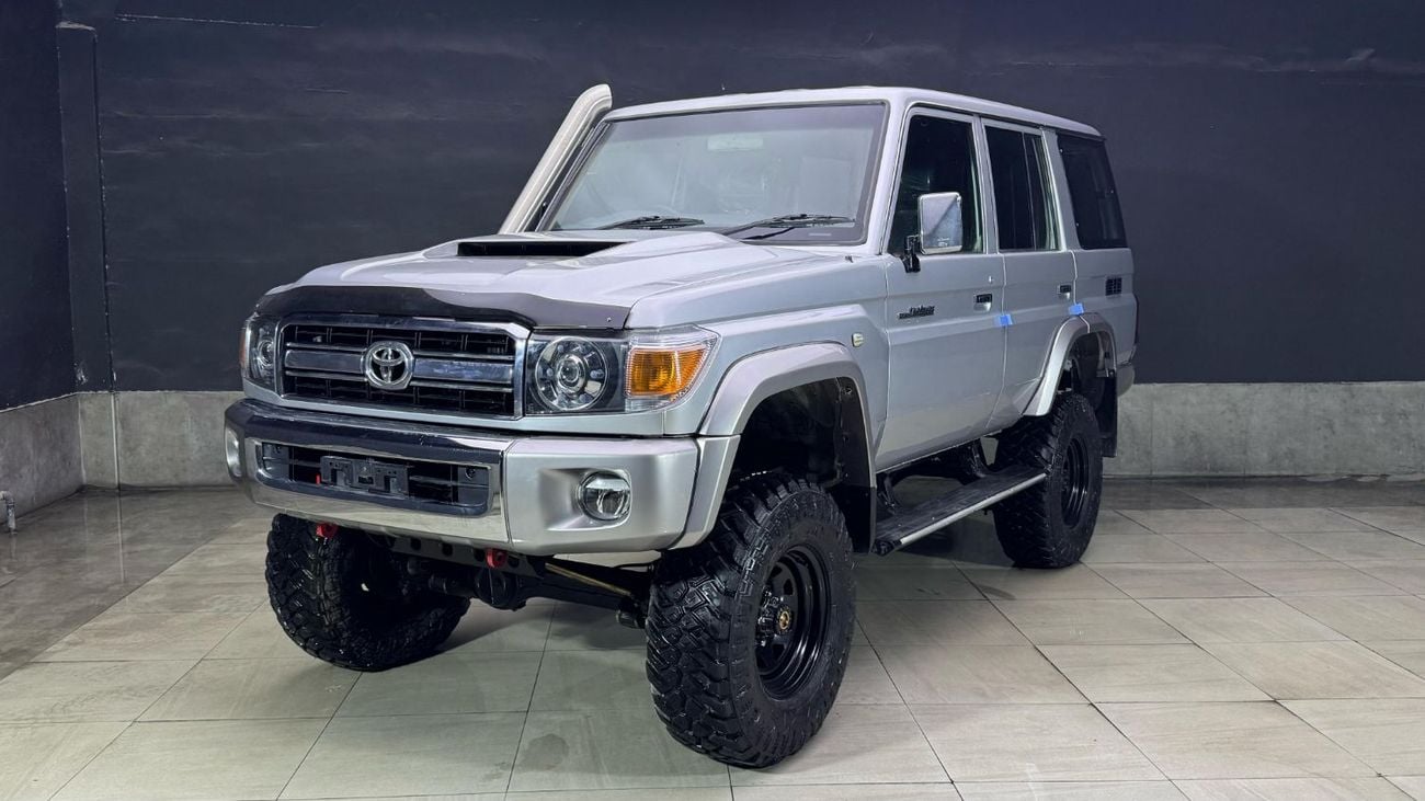 تويوتا لاند كروزر 70 DIESEL 5 DOORS HARDTOP 2013 MODEL RIGHT HAND DRIVE