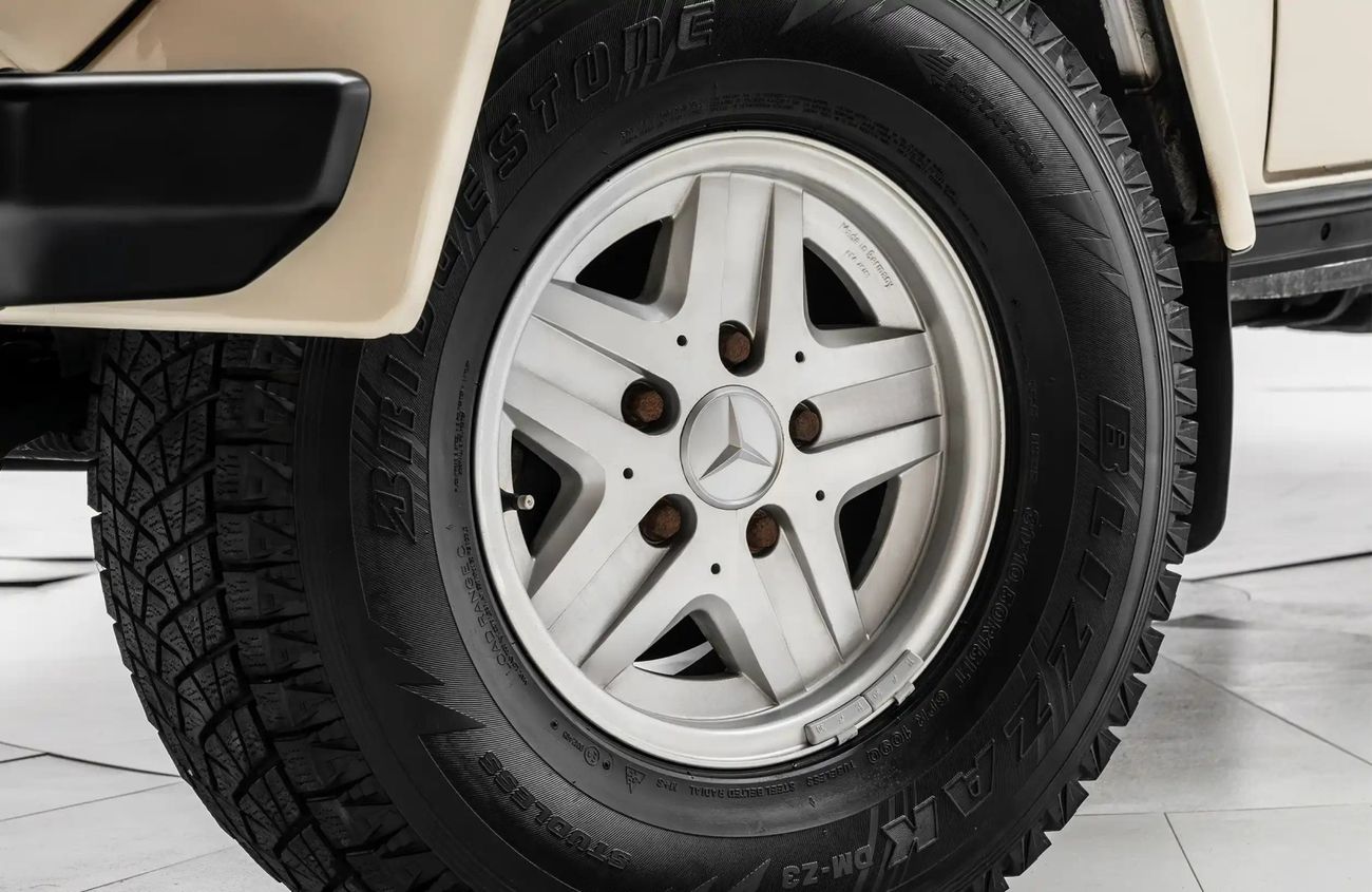 مرسيدس بنز 280 2.7L I-6 Naturally Aspirated Engine