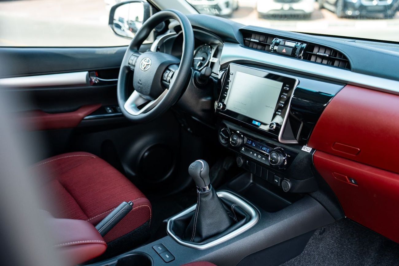 تويوتا هيلوكس Toyota Hilux  2.7ltr  -M -T  Double Cabin 4x4 Full Option  2026 Pickup