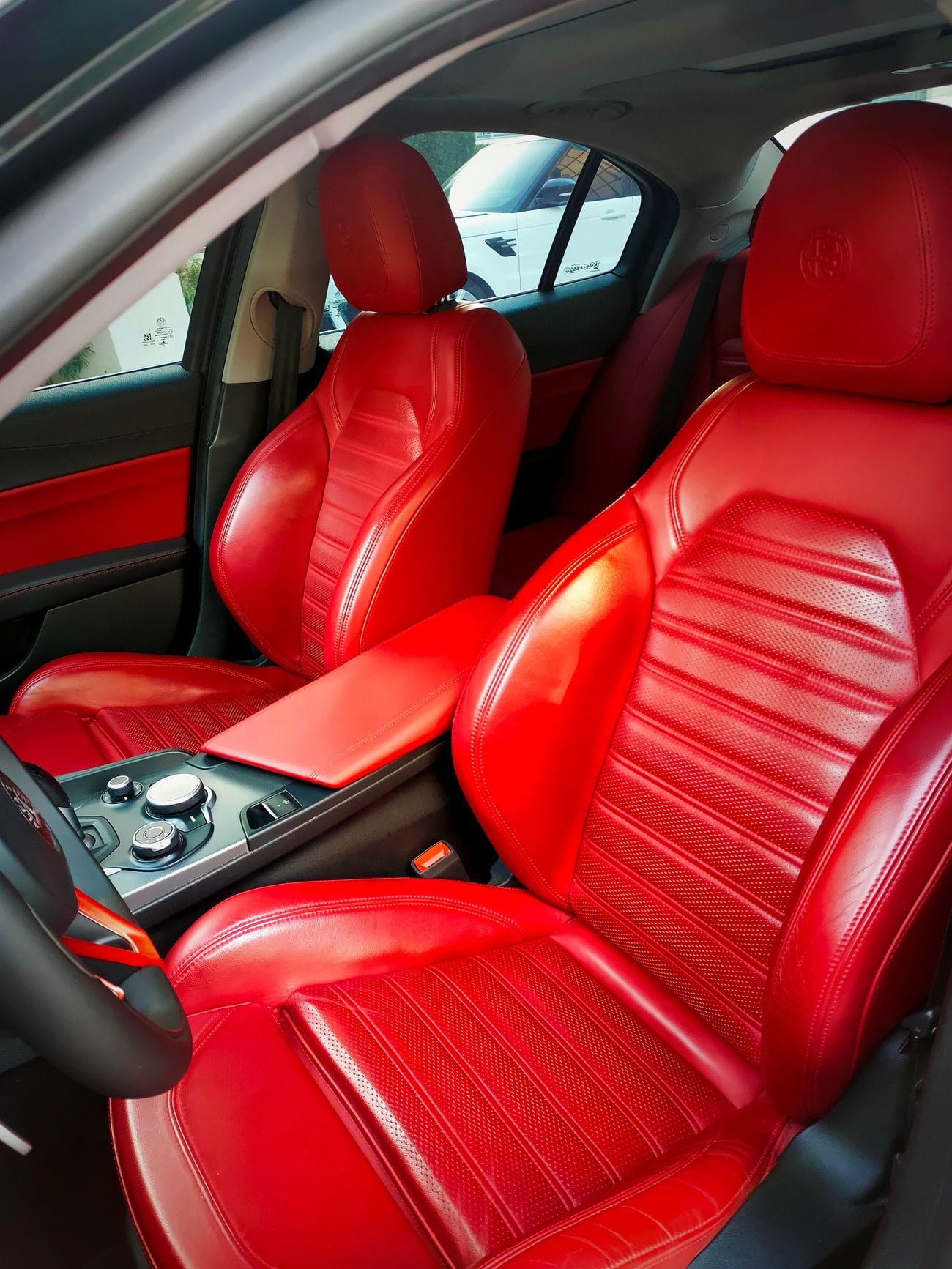 ألفا روميو جوليا Veloce 2.0L AWD