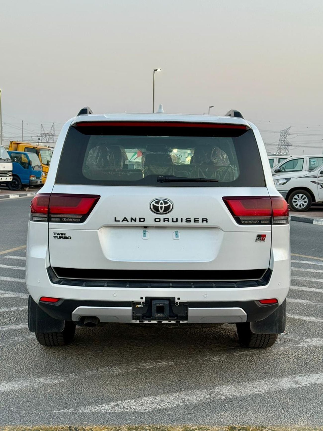 تويوتا لاند كروزر Toyota Land Cruiser GR Sport 3.5L 2025 White
