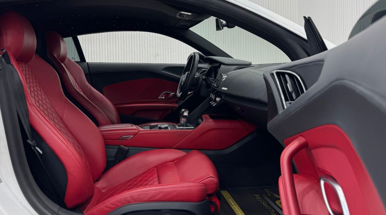 Audi R8 Sport Black Edition V10 (540 HP) 2018 Audi R8 Sport Black Edition V10, Warranty, Full Audi Service H