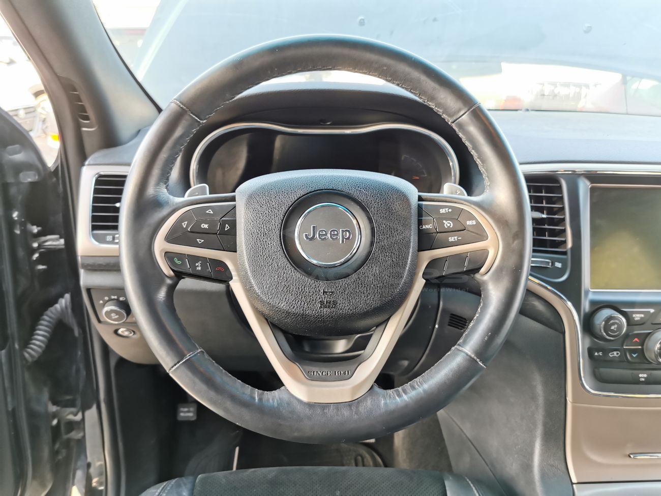 جيب جراند شيروكي 3.6L, 20" Rims, DRL LED Headlights, Front & Rear A/C, Driver Power Seat, Leather Seats (LOT # 269)