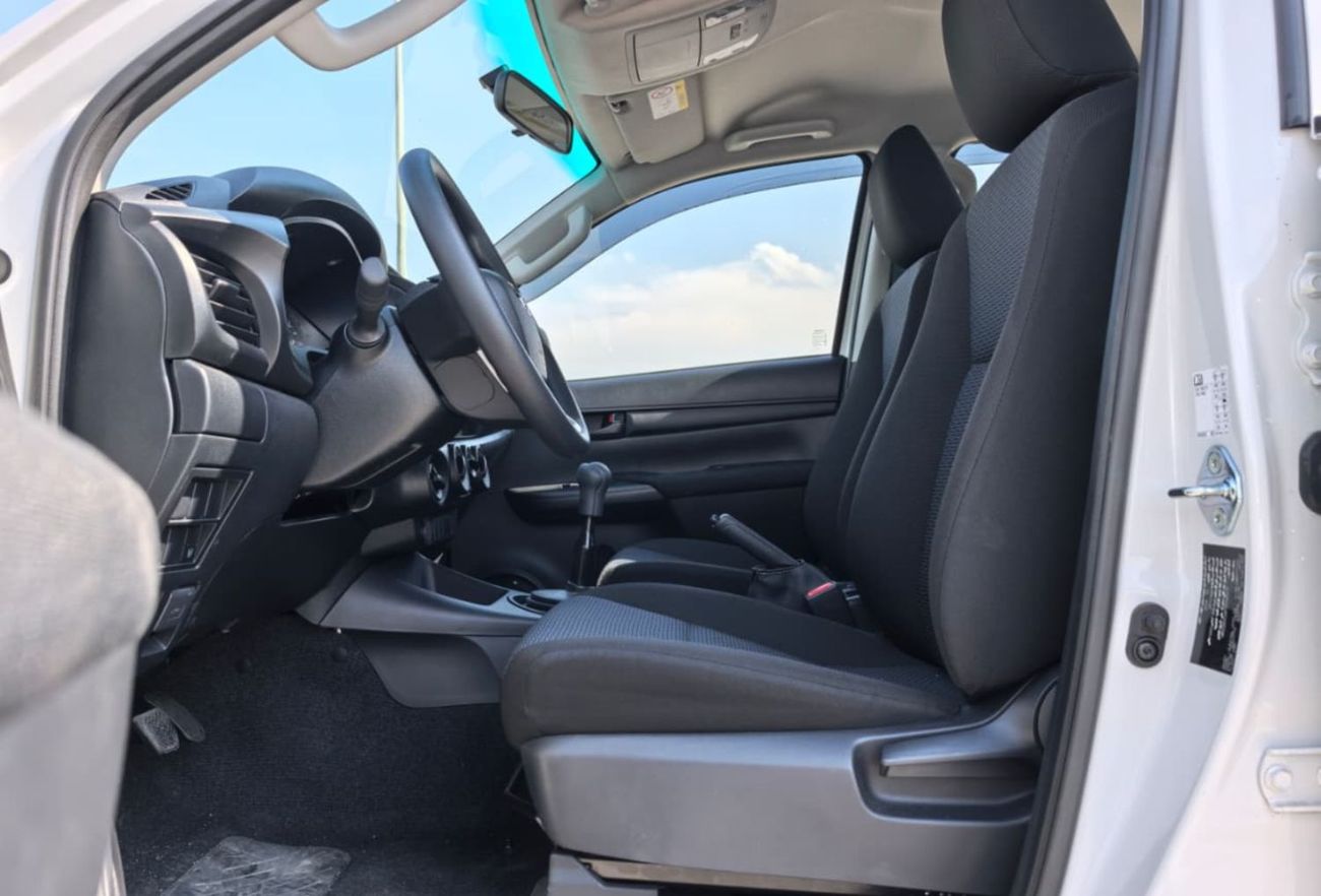 Toyota Hilux TOYOTA HILUX 2.4L DIESEL 4WD MANUAL 2026 WHITE INSIDE BLACK