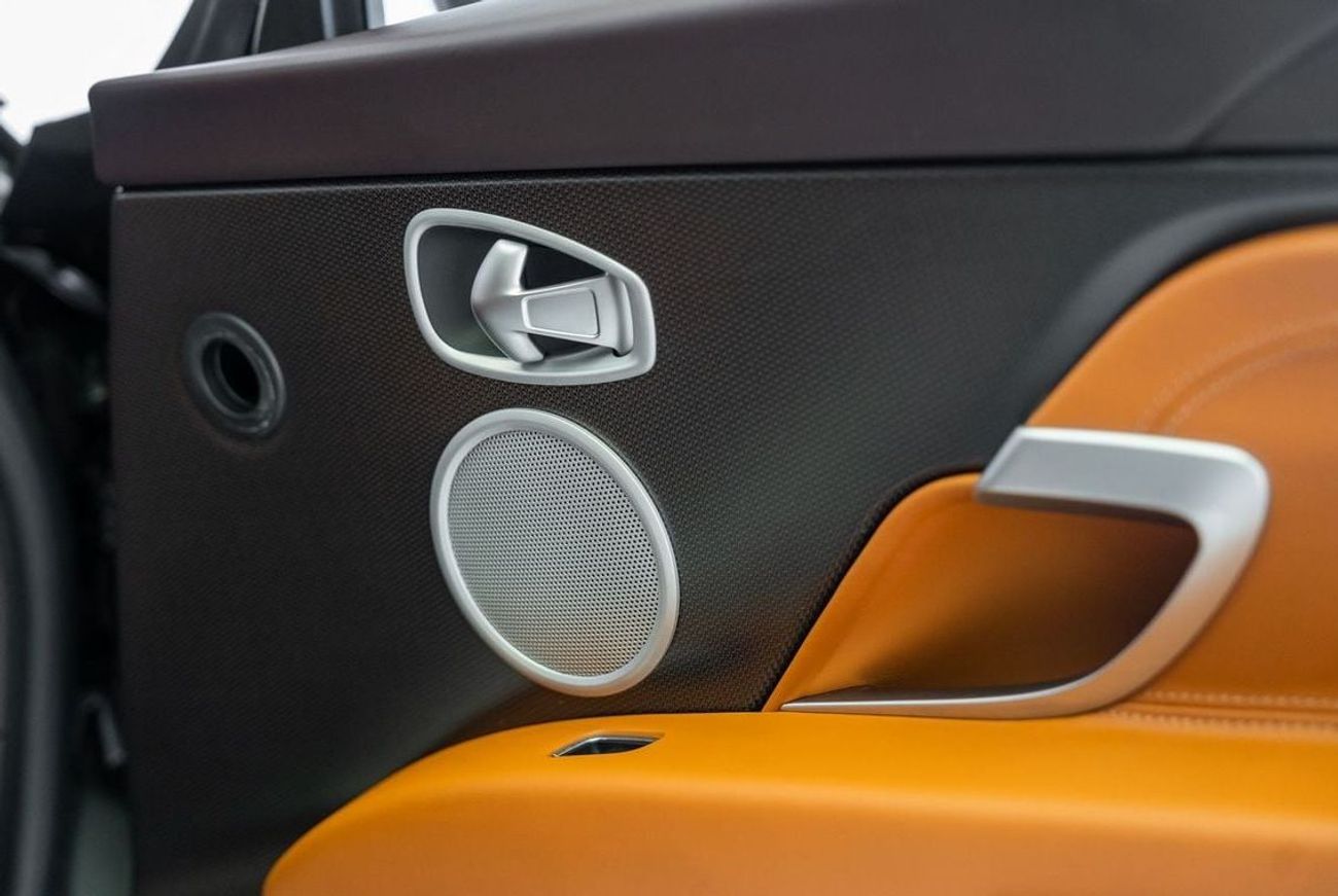 أستون مارتن DB11 Std 4.0L