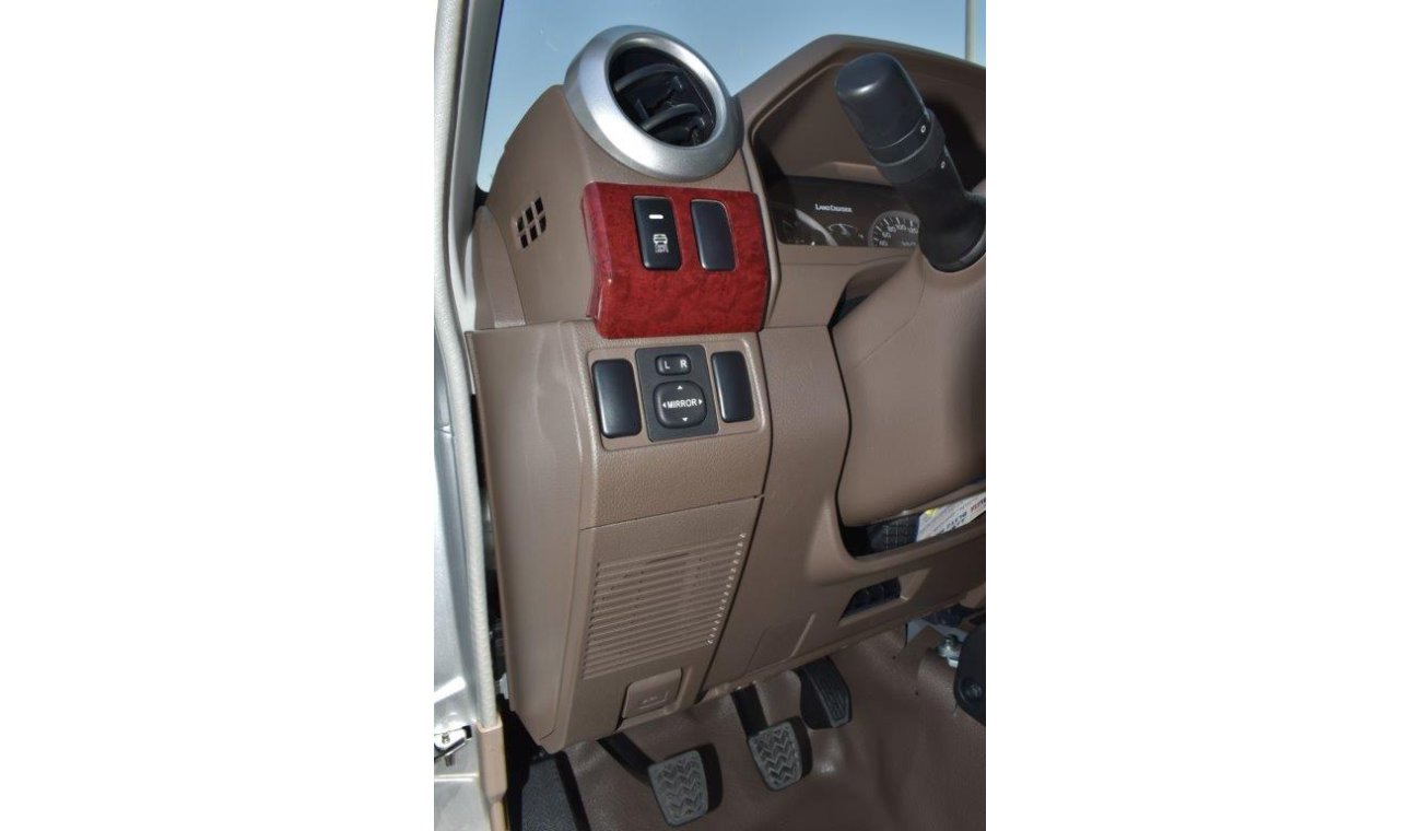 Toyota Land Cruiser Pickup 79 Single Cab Pickup LX V6 4.0L Petrol 4WD Manual Transmission - Euro 4