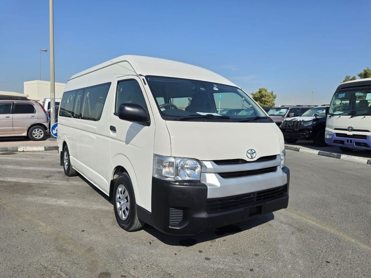 Toyota Hiace TOYOTA HIACE COMMUTER VAN RHD 2016 MODEL 3.0 L DIESEL AUTOMATIC(PM30307)
