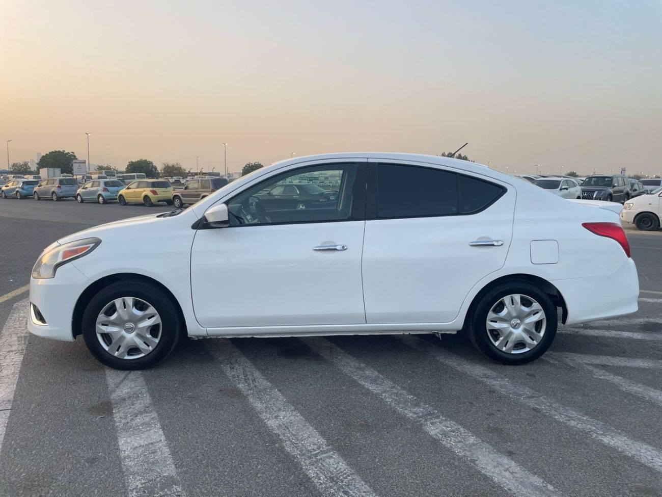 Nissan Versa 2018 Nissan Versa (Sunny) SV 1.5L V4 MidOption + Leather Seats -