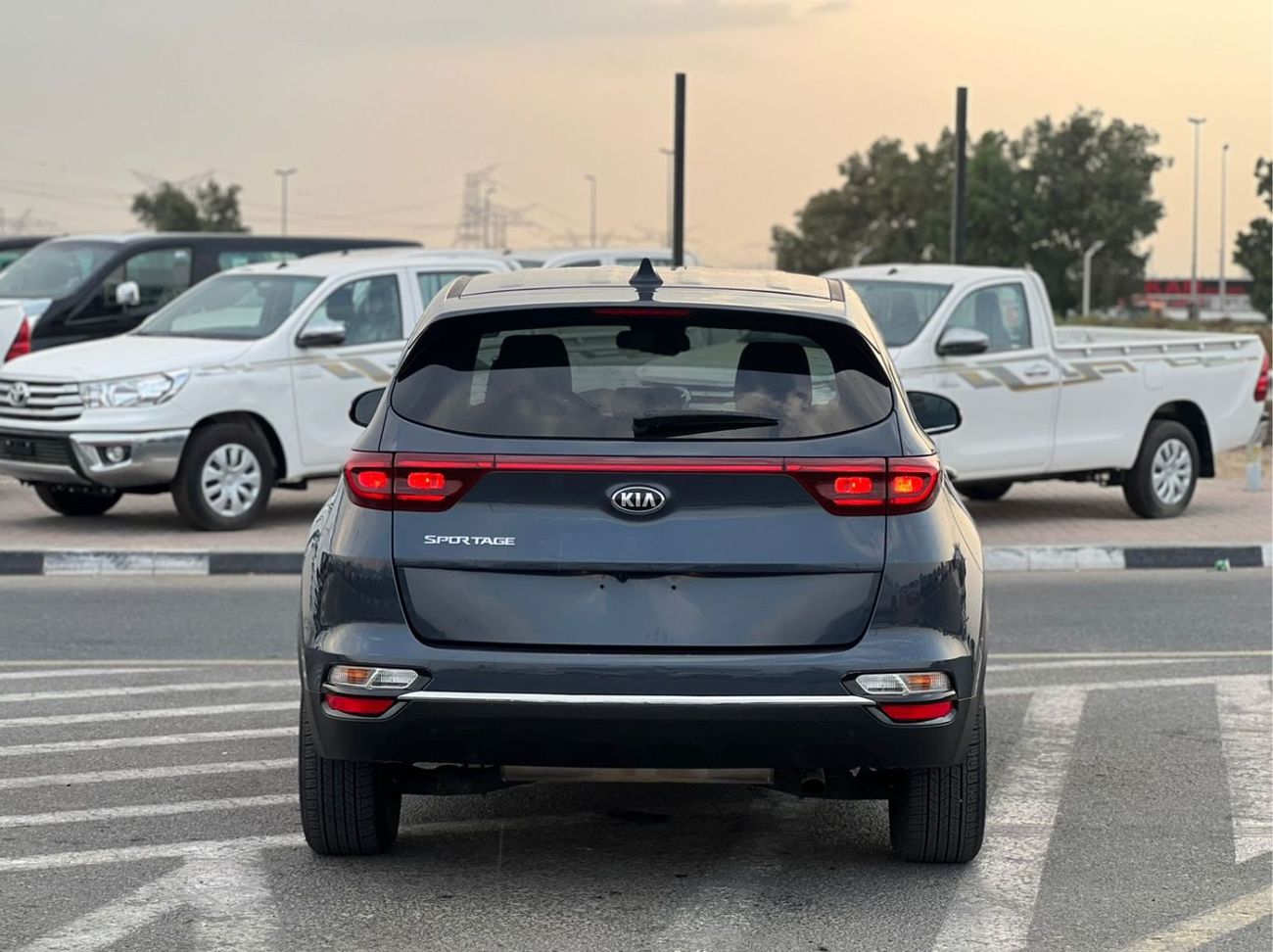 كيا سبورتيج 2020 Kia Sportage LX Mid - option - 2.4L V4 - AWD 4x4 - Rear Camera - Leather Seat - 2 keys