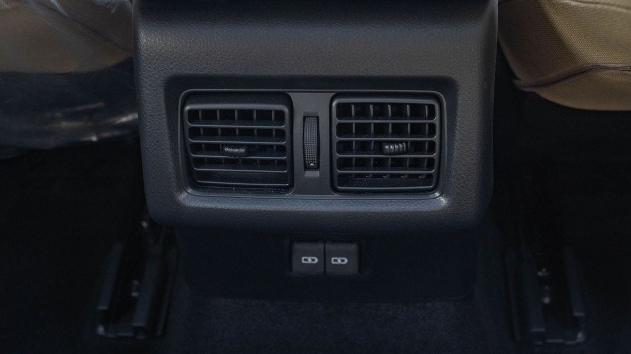 Toyota Camry 2025 Toyota Camry LE 2.5L AT Hybrid (with Panoramic Sunroof)