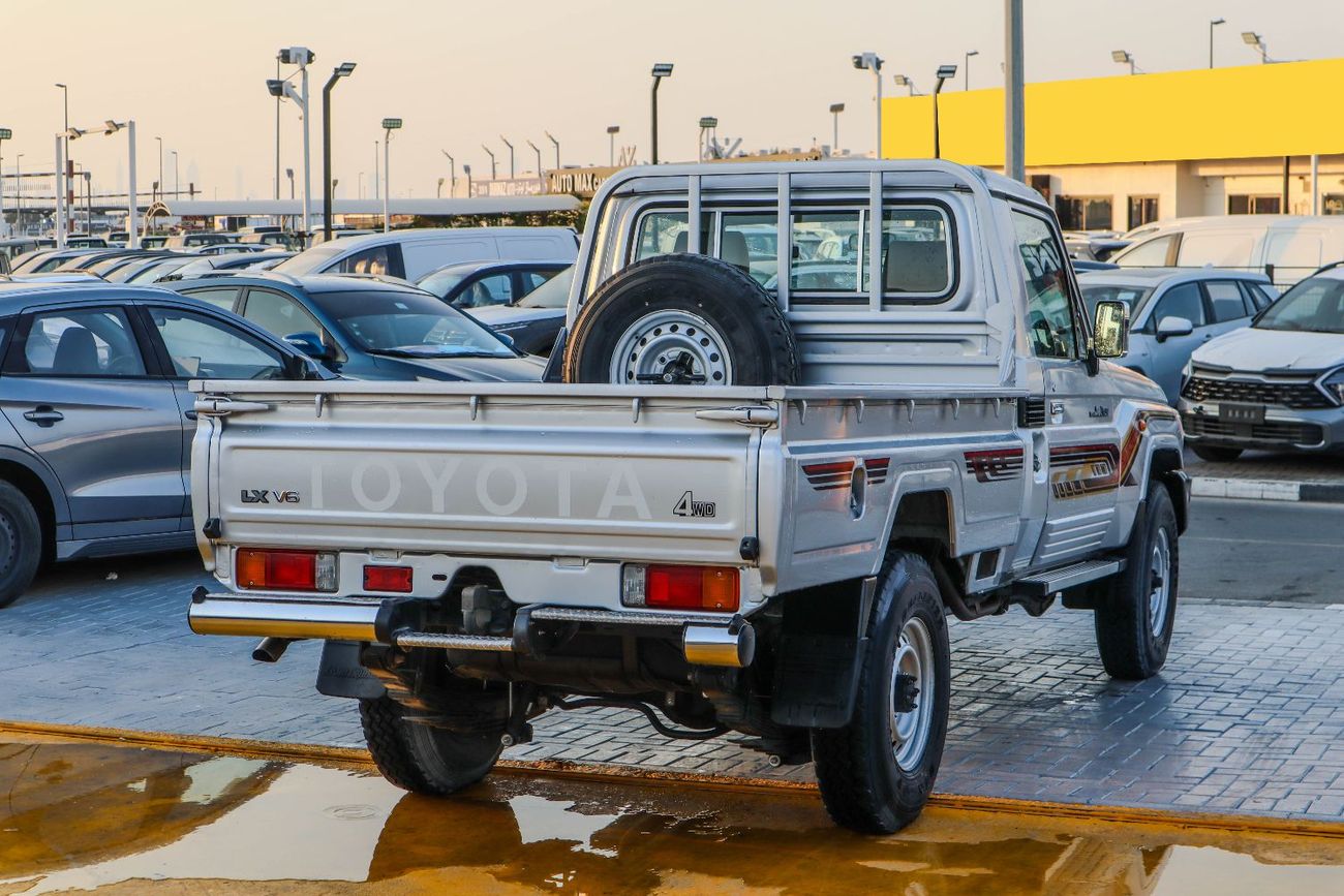 تويوتا لاند كروزر بيك آب Std 4.0L Single Cab Utility 4WD