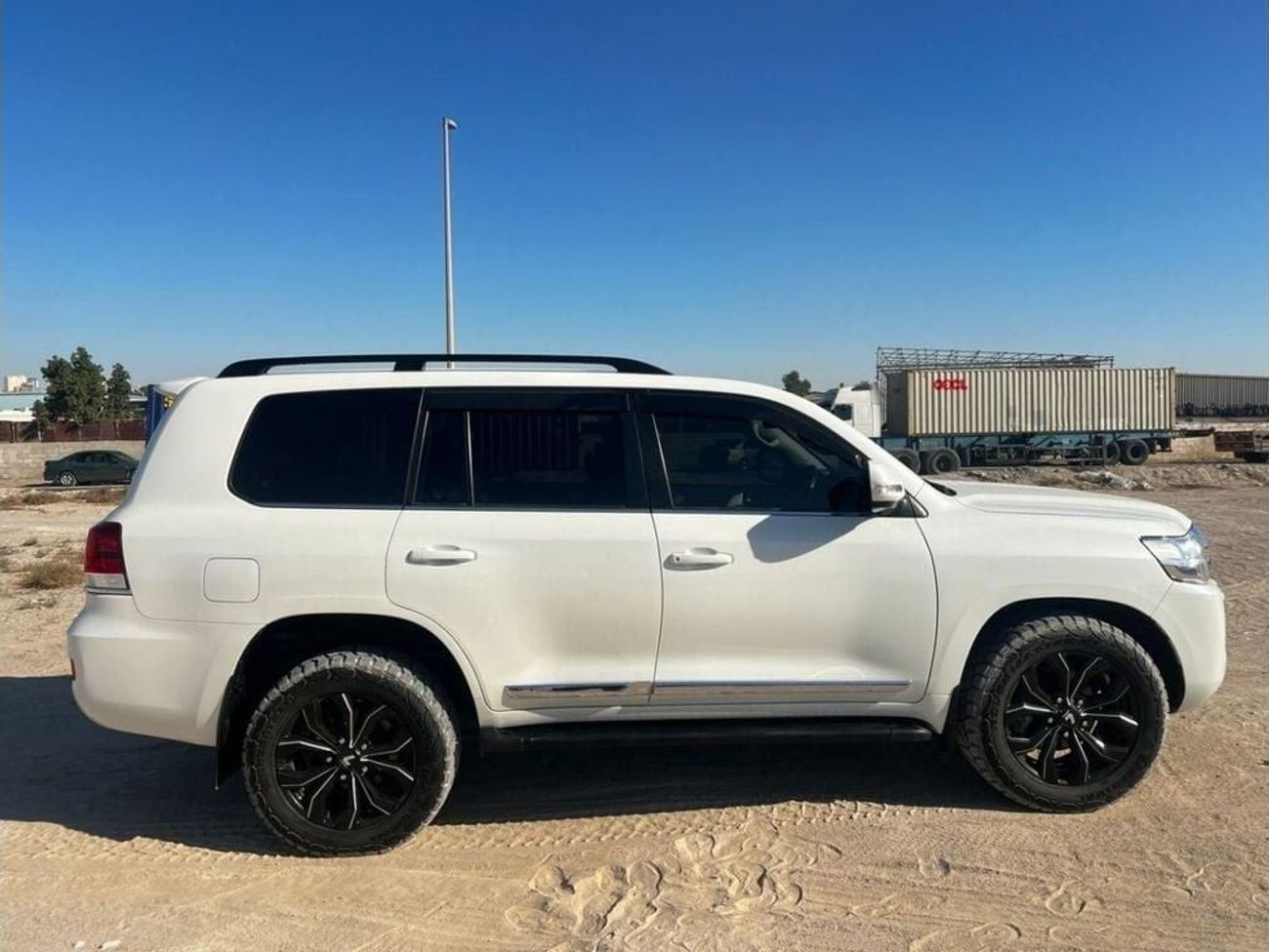 تويوتا لاند كروزر Diesel 4.5 Liter Right Hand Drive SAHARA Sunroof Cool Box Leather Power Seats