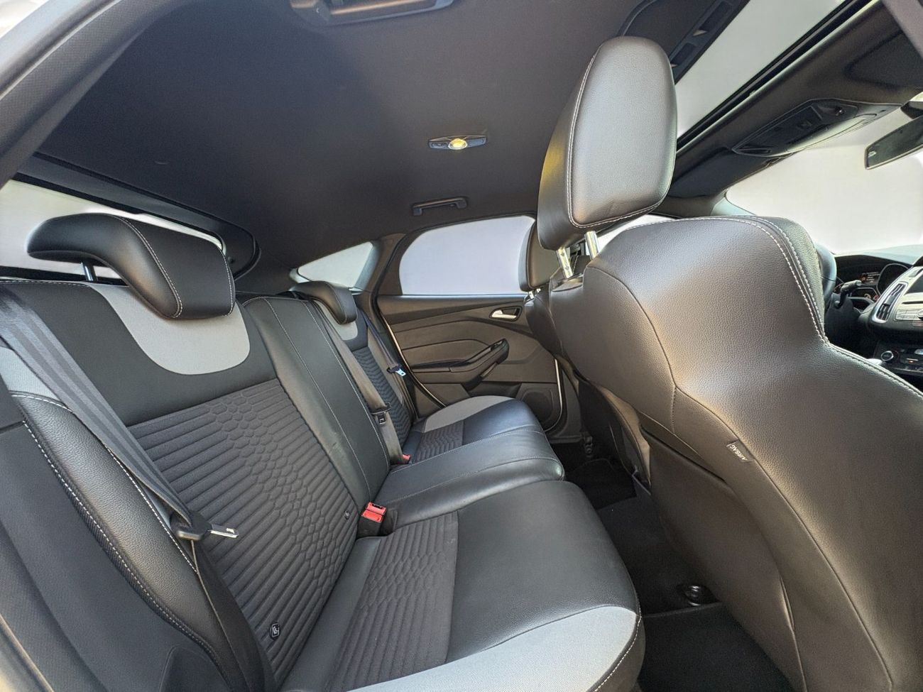 Ford Focus ST 2.0L TURBO I4 M/T | 2017 | GCC SPECS | FULLY AGENCY SERVICE HISTORY | UNDER SERVICE WARRANTY UNTI