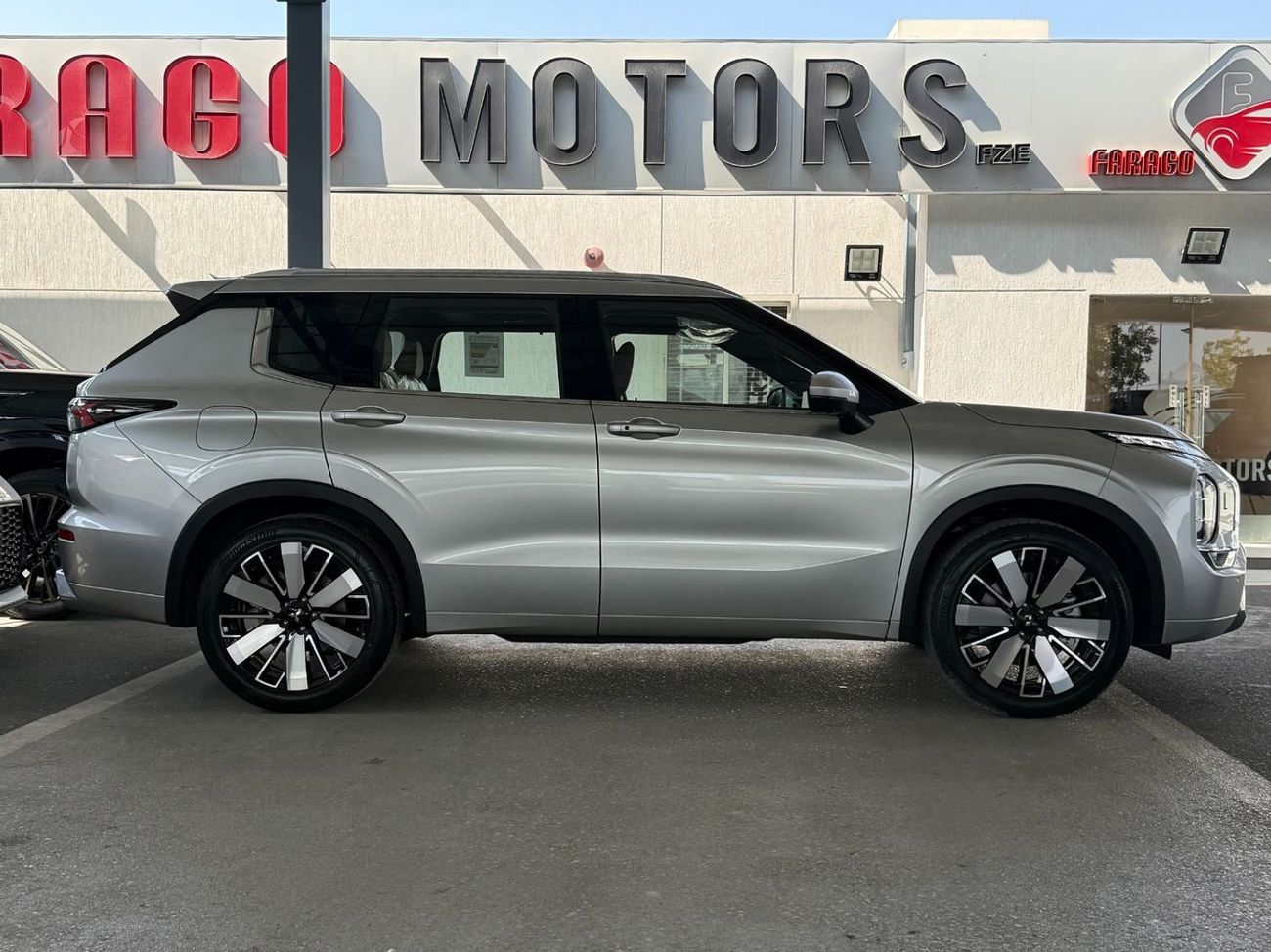 ميتسوبيشي آوتلاندر OUTLANDER 2.5 P-LINE 4WD **EXPORT ONLY**التصدير فقط خارج الخليج**