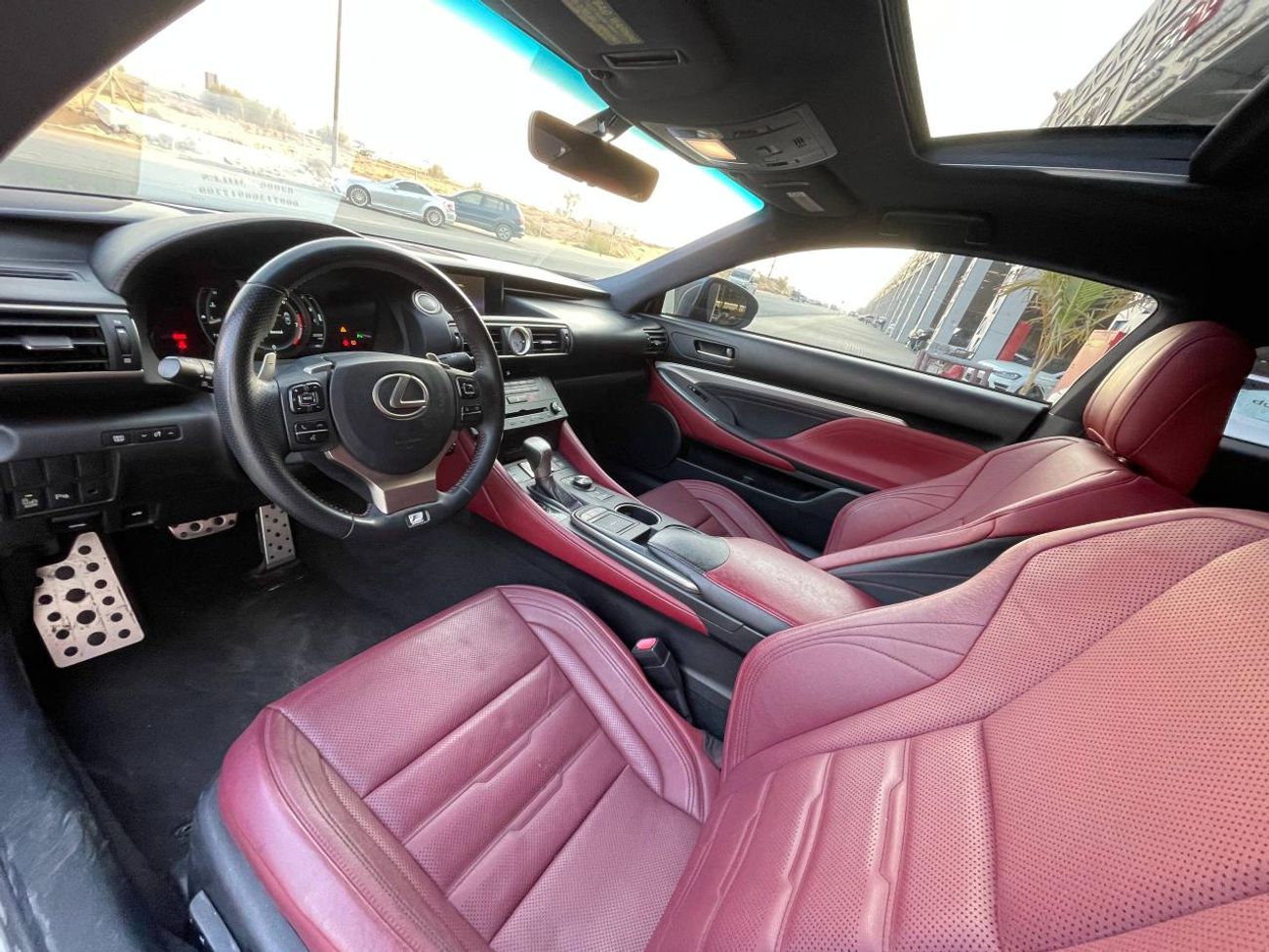 لكزس RC 350 F-SPORT / محرك V6 سعة 3.5 لتر / لوحة عدادات كهربائية / استهلاك منخفض للموارد / مقاعد مبردة / بحالة م