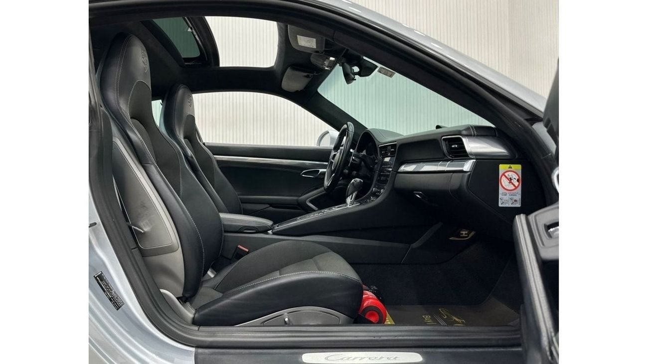Porsche 911 2017 Porsche 911 Carrera, 1 Year Warranty, Full Agency Service History, GCC