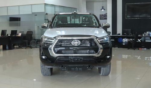 تويوتا هيلوكس SR5 DC . 4.0L . Petrol . 4WD . 6-Speed Automatic . 5 Seats . 4 Doors