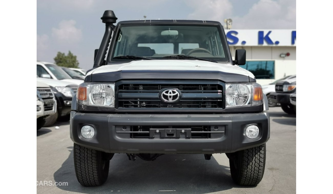 Toyota Land Cruiser 4.2L, 16' Alloy Rims, Central Door Lock System, Power Window, Key Start, 4WD Gear Box, CODE-LCGY20