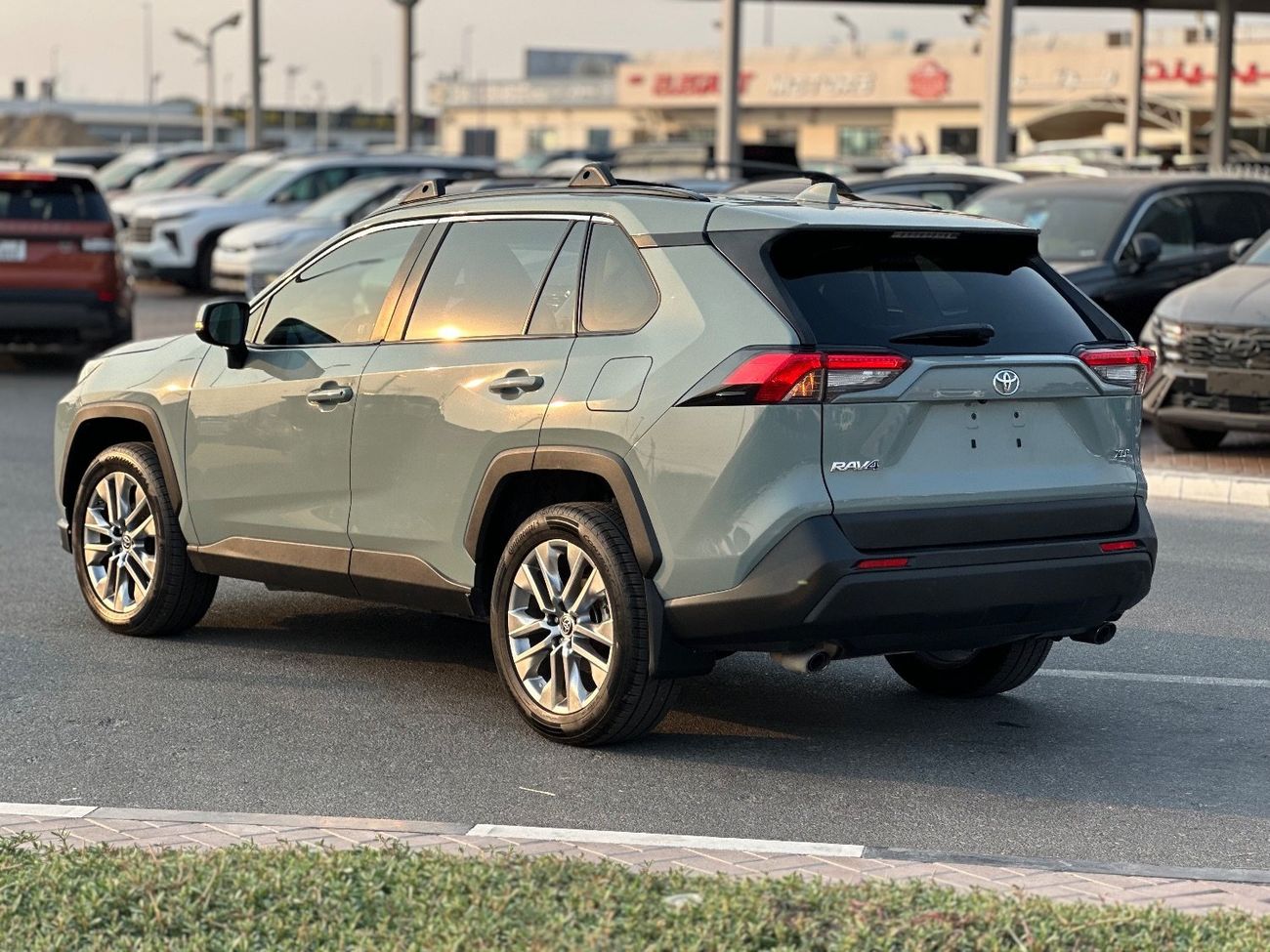 Toyota RAV4 XLE premium 2.5L Full option