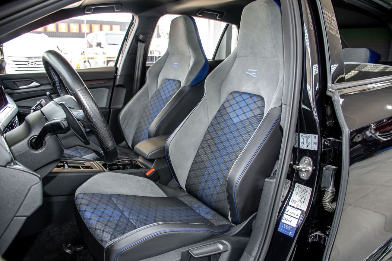 Volkswagen Golf R Base 2.0T