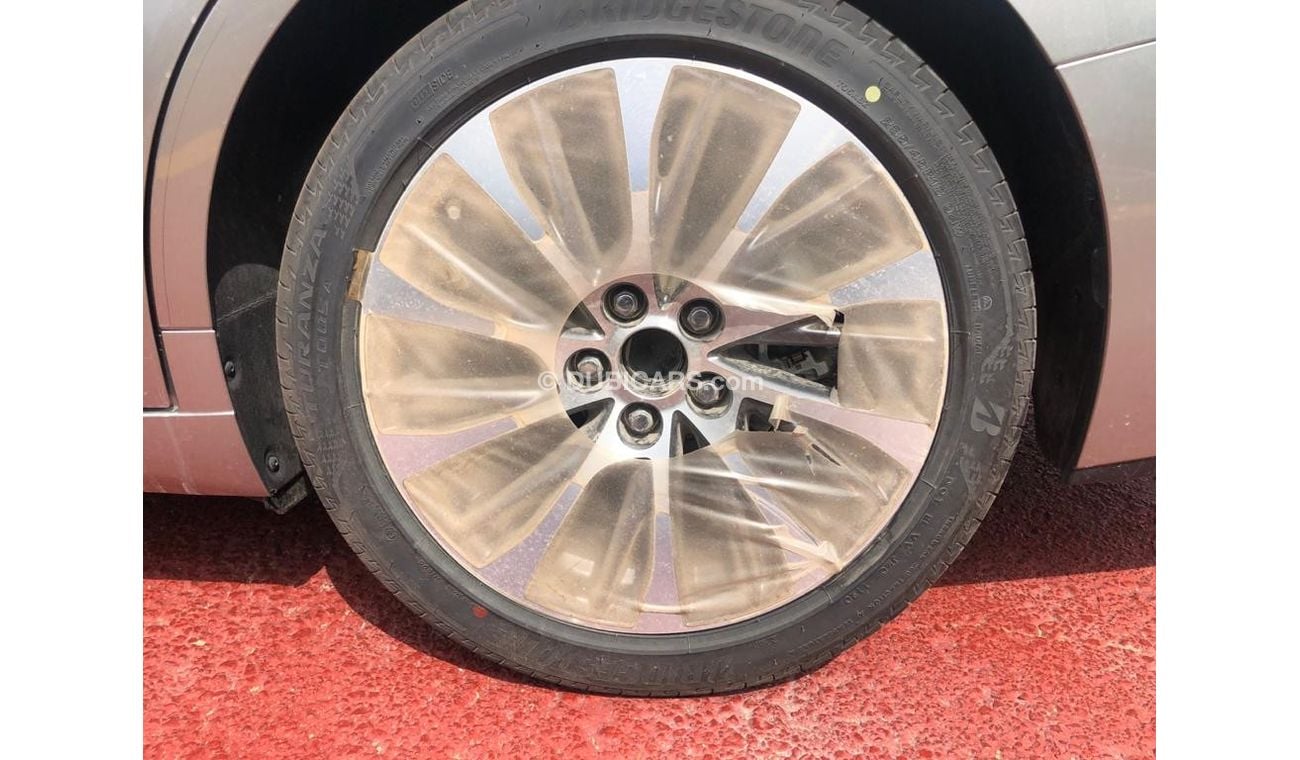 لكزس ES 350 لكزس ES 350 ، كامل الخيار ، 3.5 لتر ، V6 ، موديل 2020 مع سقف بانورامي وكاميرا 360 درجة ، للتصدير وال