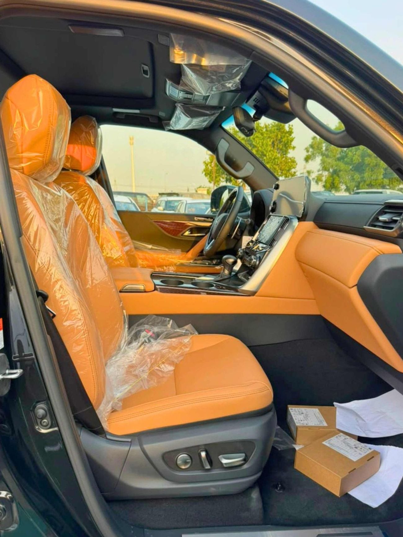 Lexus LX600 SIGNATURE | 3.5L V6 PETROL | RADAR | LEATHER WITH PWR SEATS | HEADS UP DISPALY | SUNROOF (CODE # LX6