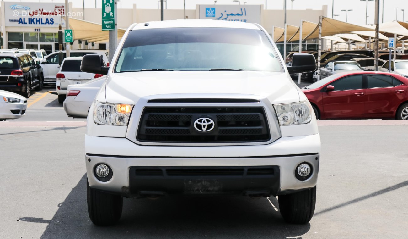 Toyota Tundra SR5 5.7L