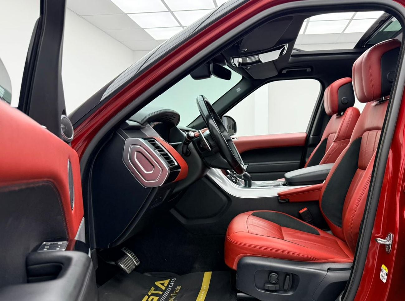 Land Rover Range Rover Sport 2018 Range Rover Sport HSE Supercharged, Full Range Rover Service History, Excellent Condition, GCC