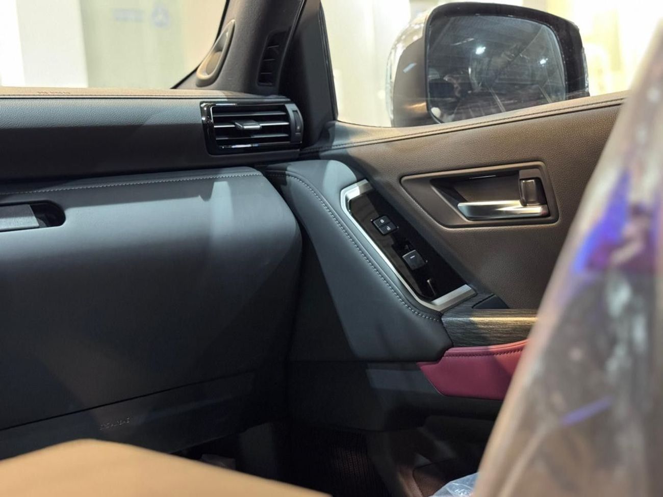 Toyota Land Cruiser TOYOTA LC300 VXR - 3.5L - PET - AT - FULL OPTION - 2026 MY ( OMAN )