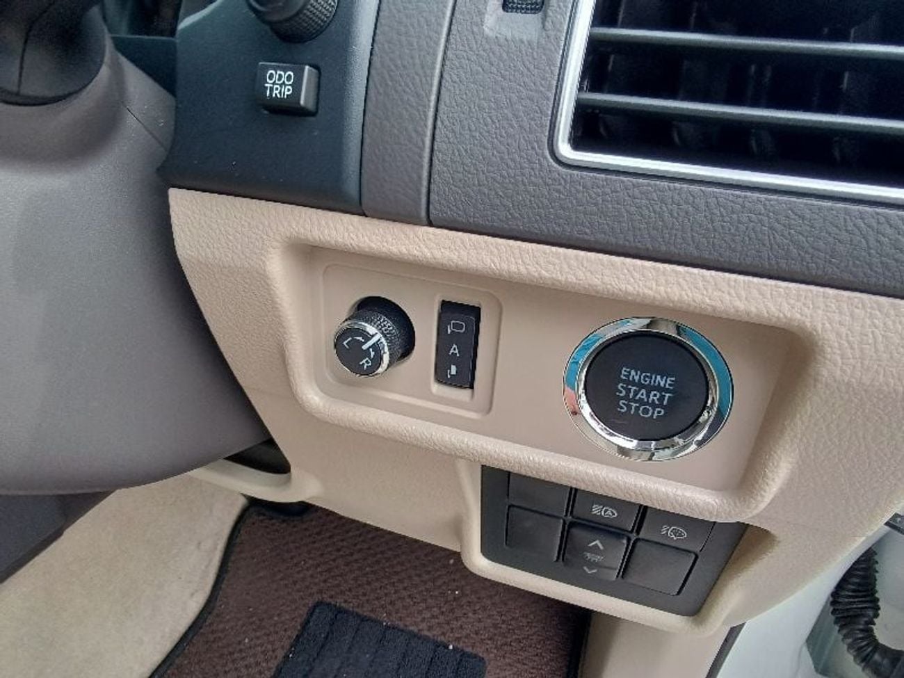 Toyota Prado 2.7L V4 PETROL / DVD CAMERA / LEATHER SEATS / 2023/ TX L PKG / 4WD/ TRJ150W