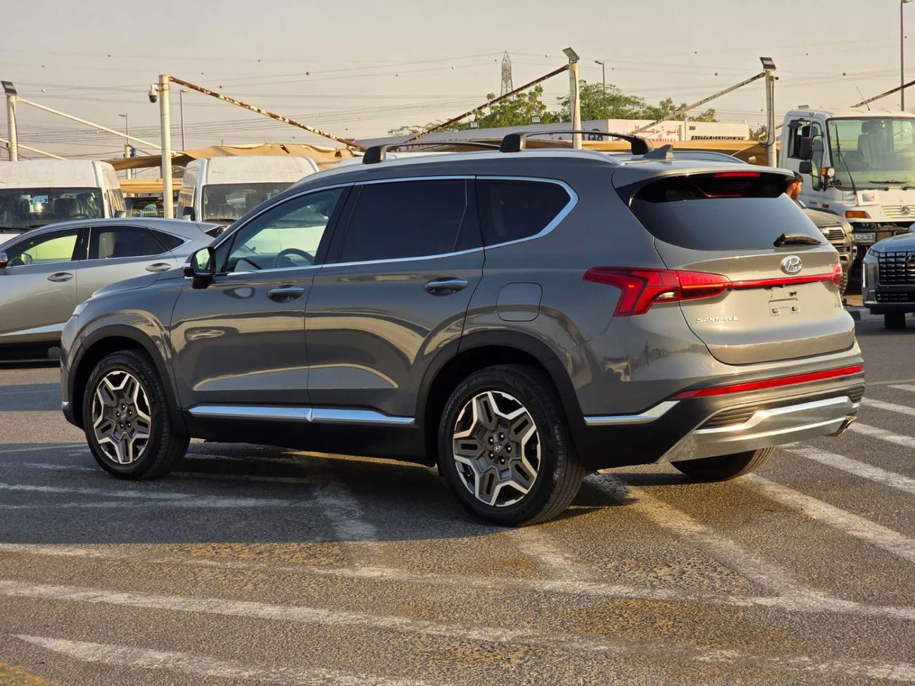 Hyundai Santa Fe limited 2.4T Panoramic Roof , 360 camera and Auto parking sensors