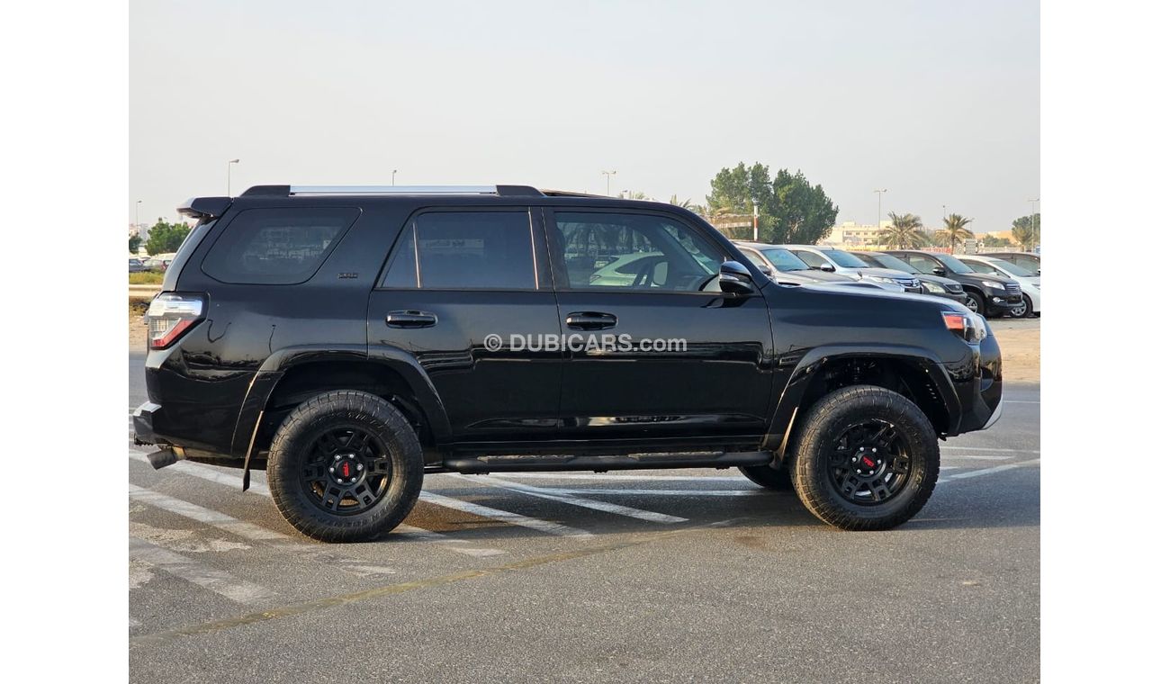 Toyota 4Runner 2022  Toyota 4RUNNER SR5 full option sunroof, 4x4 and 360 cameras
