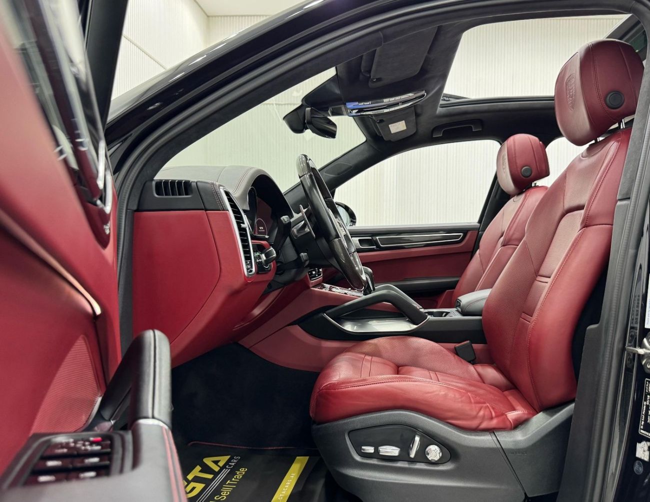 بورش كايان Turbo 4.0L (550 HP) 2019 Porsche Cayenne Turbo, Warranty, Full Porsche Service History, Carbon Fiber